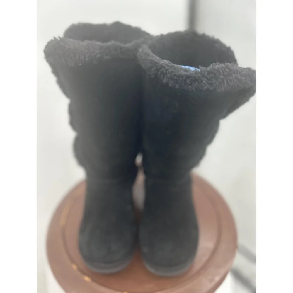 Winter Boots Size 7 Black Faux Fur Lined Suede Toggle Mid Calf Snow Warm